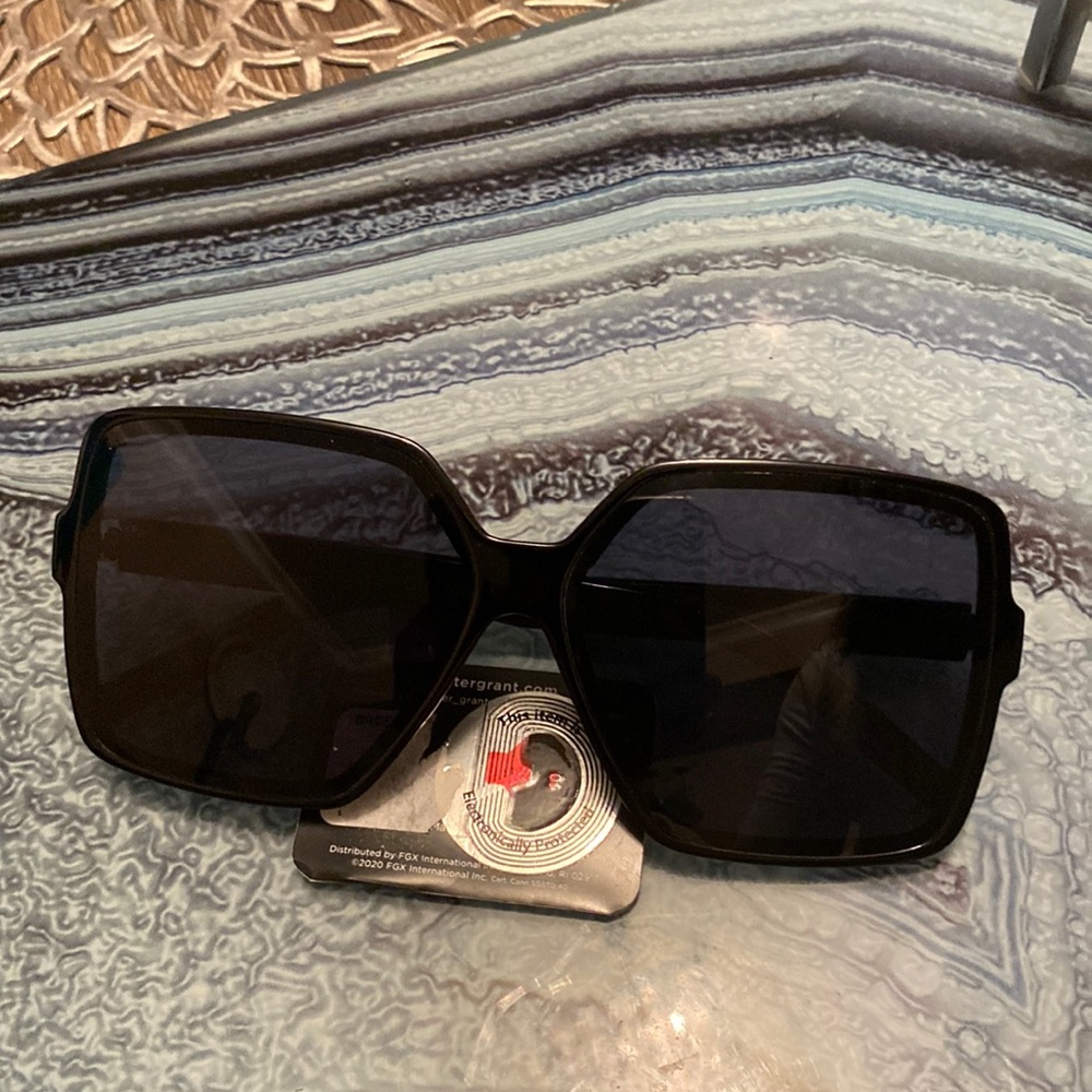 Foster Grant black large frames shades NWT